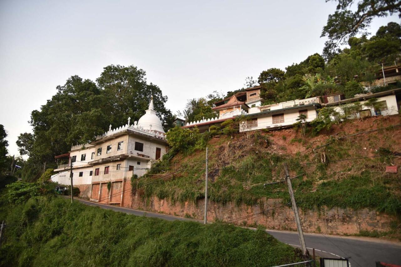 In 611 छात्रावास Kandy